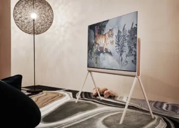 LG ra mắt TV Posé OLED với phong cách nghệ thuật