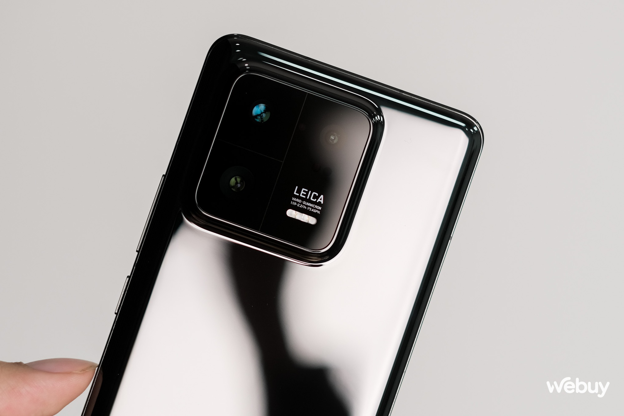 Điện thoại chip Snapdragon 8 Gen 2 về Việt Nam giá chưa tới 18 triệu đồng