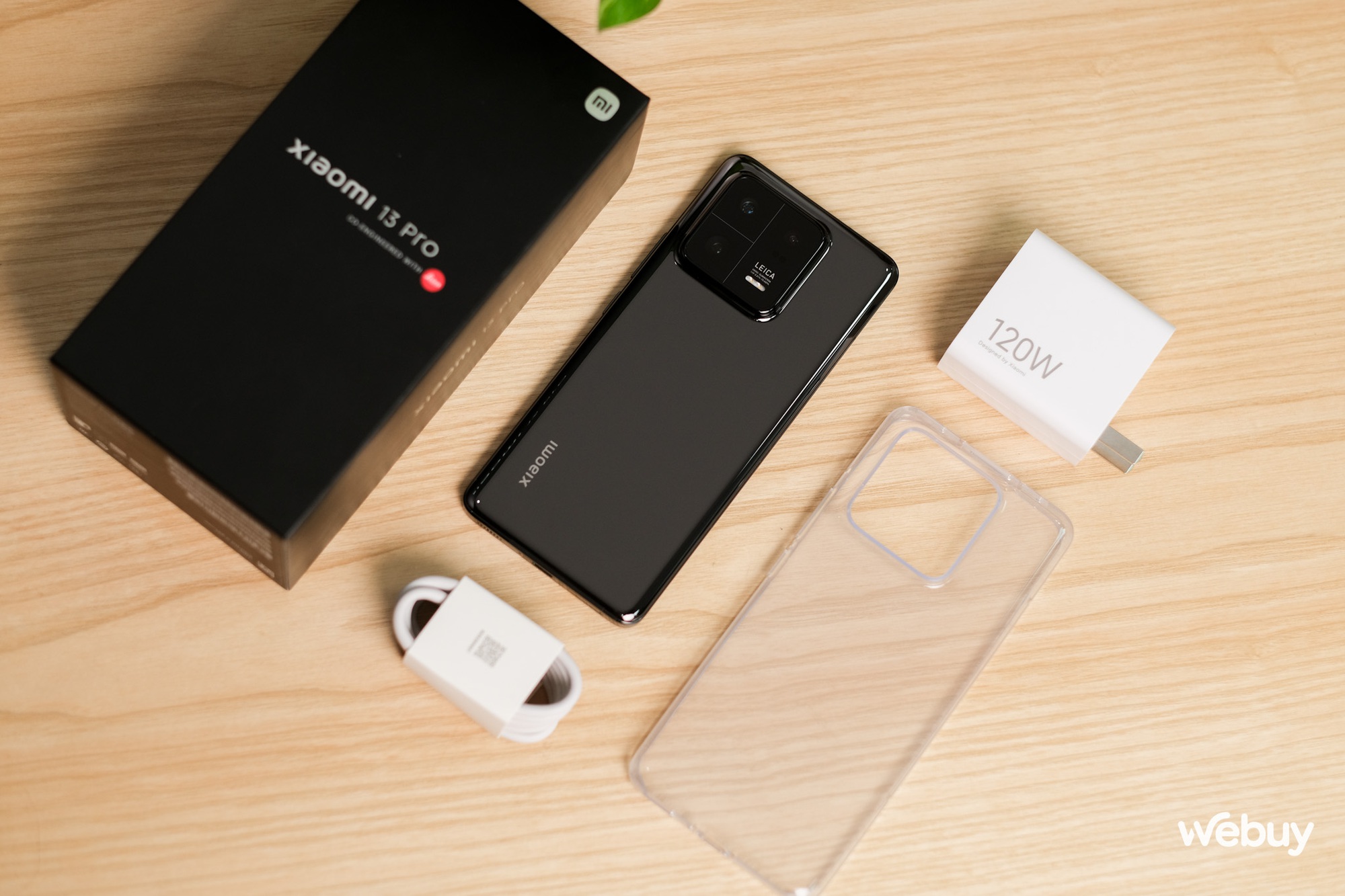 Điện thoại chip Snapdragon 8 Gen 2 về Việt Nam giá chưa tới 18 triệu đồng
