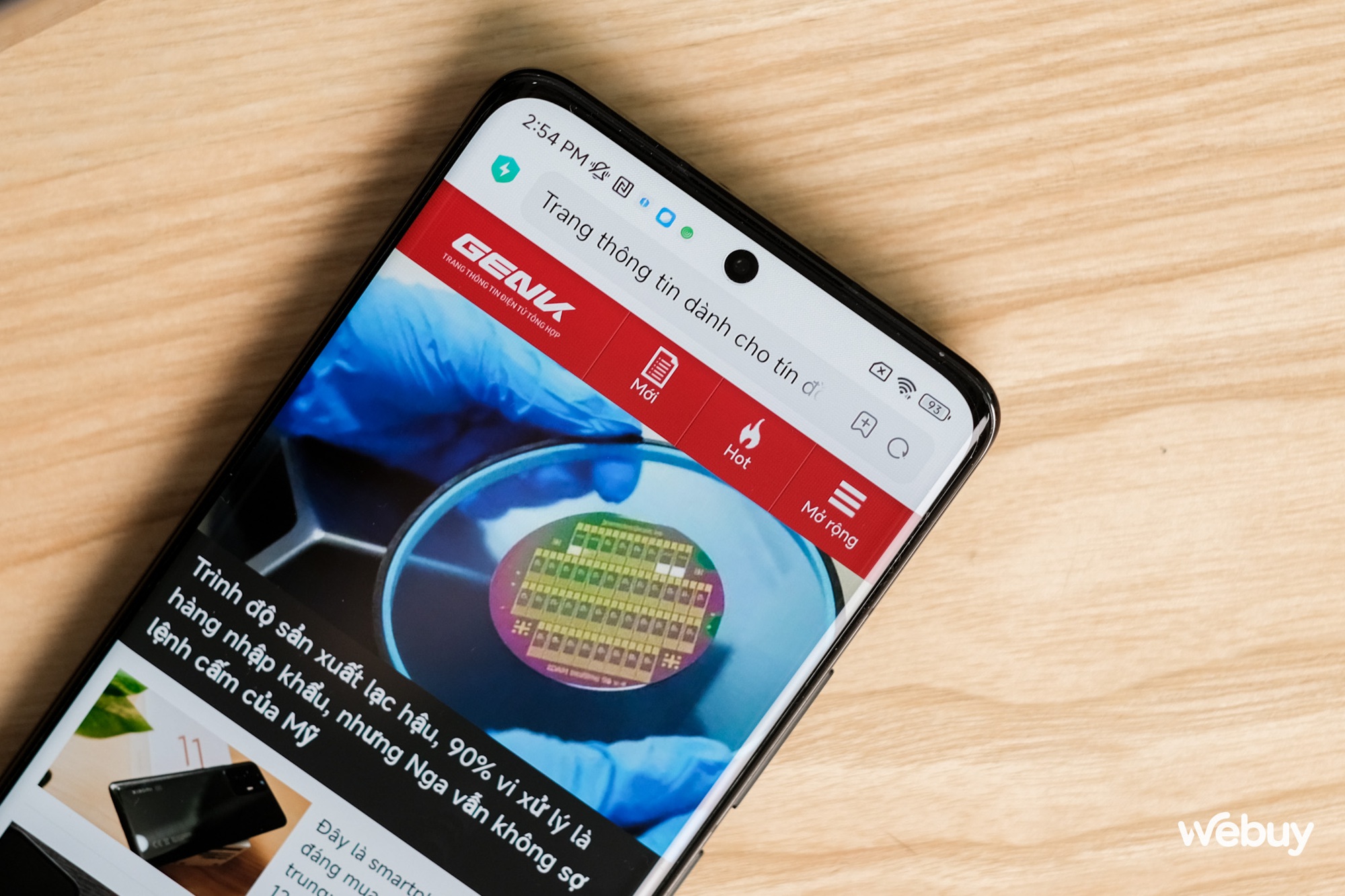 Điện thoại chip Snapdragon 8 Gen 2 về Việt Nam giá chưa tới 18 triệu đồng