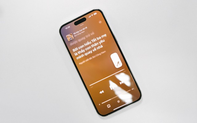 Trải nghiệm tính năng hát karaoke vừa ra mắt trên iPhone: "Mượt" chẳng kém ở tiệm, Tết năm nay hát thoải mái tại nhà!