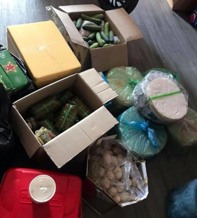 Mang cả 'chợ quê' lên thành phố sau Tết