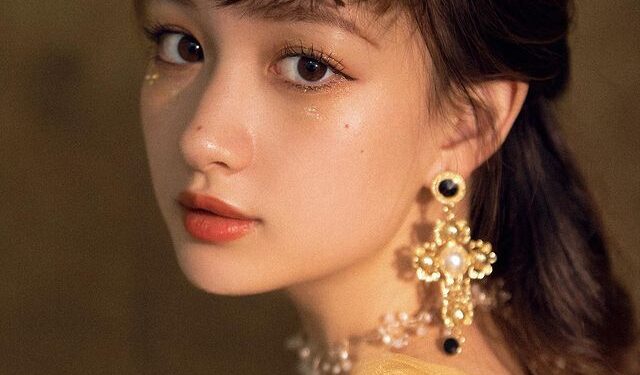 Cô gái 10X gây thương nhớ bởi nhan sắc hoàn hảo như bước ra tựa tranh vẽ