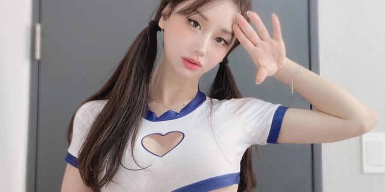 Nữ streamer khiến ai cũng siêu lòng bởi vẻ đẹp nóng rực