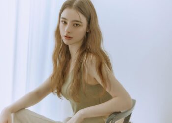 Vẻ đẹp điên đảo chúng sinh của cô gái lọt top gương mặt đẹp nhất thế giới