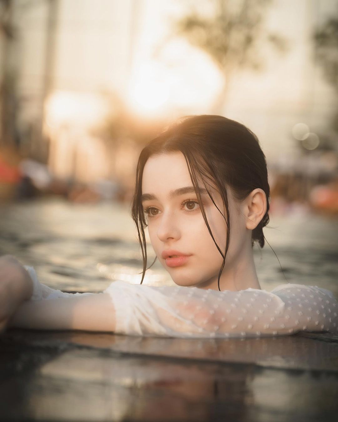 Vẻ đẹp điên đảo chúng sinh của cô gái lọt top gương mặt đẹp nhất thế giới