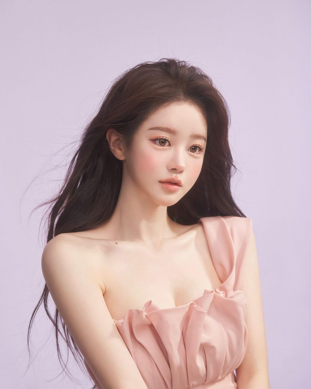 Cô gái Hàn Quốc sở hữu giao diện như búp bê ngoài đời thực