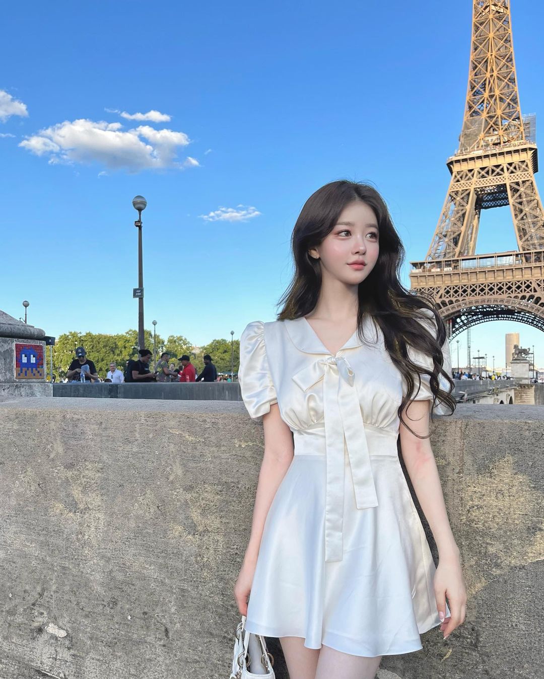 Cô gái Hàn Quốc sở hữu giao diện như búp bê ngoài đời thực
