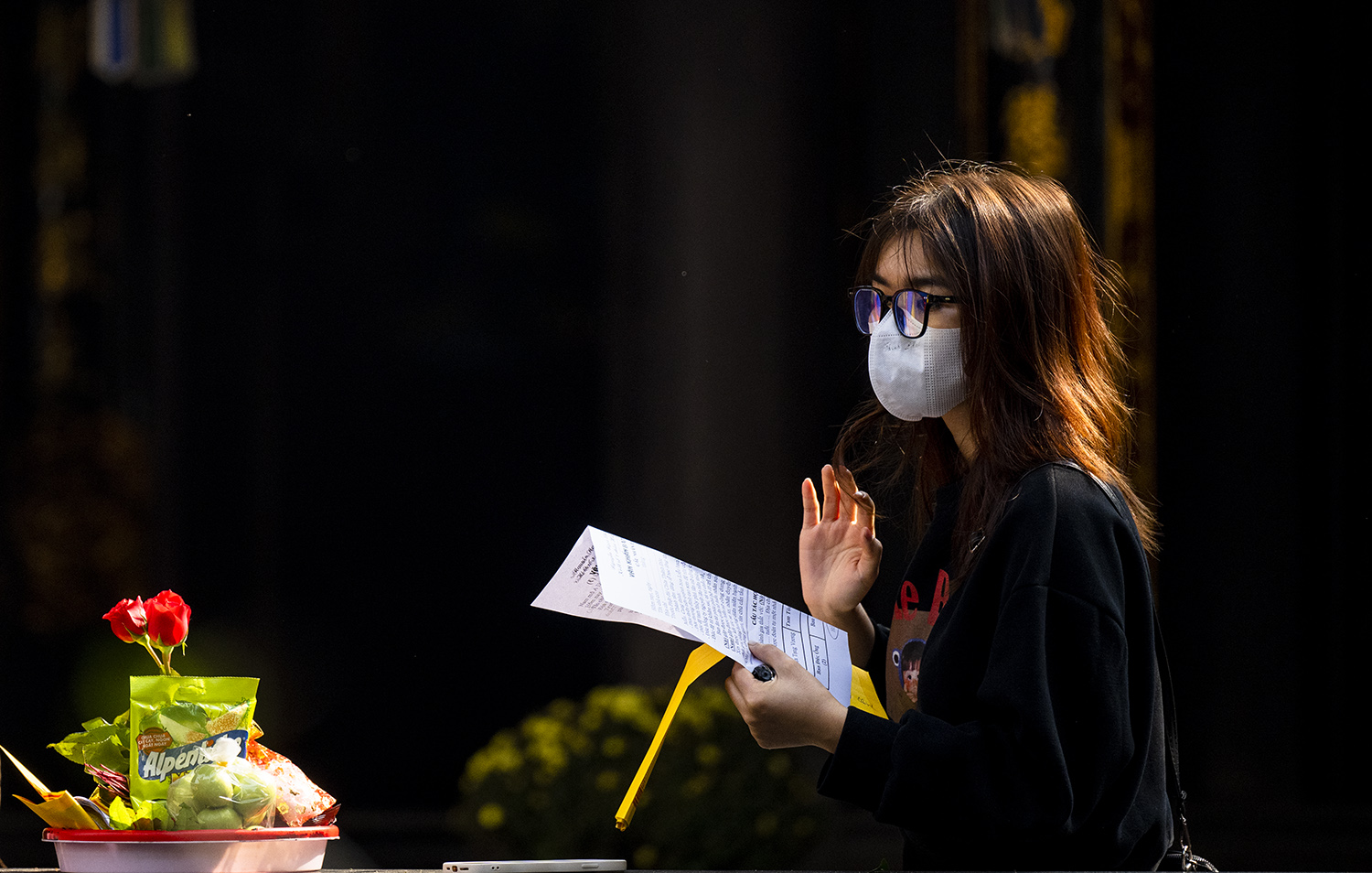 Nam thanh nữ tú đổ xô đến chùa Hà xin thoát ế trước ngày lễ tình yêu Valentine