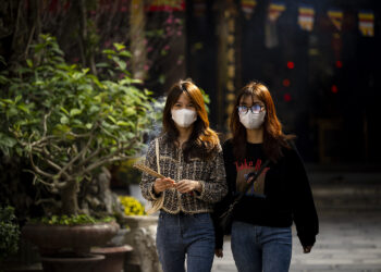 Nam thanh nữ tú đổ xô đến chùa Hà xin thoát ế trước ngày lễ tình yêu Valentine