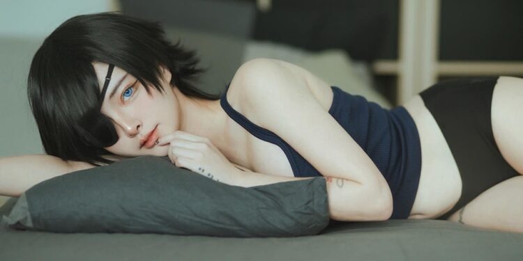 Ngắm nhìn bộ ảnh cosplay cực kỳ sexy, quyến rũ của cô nàng Josette