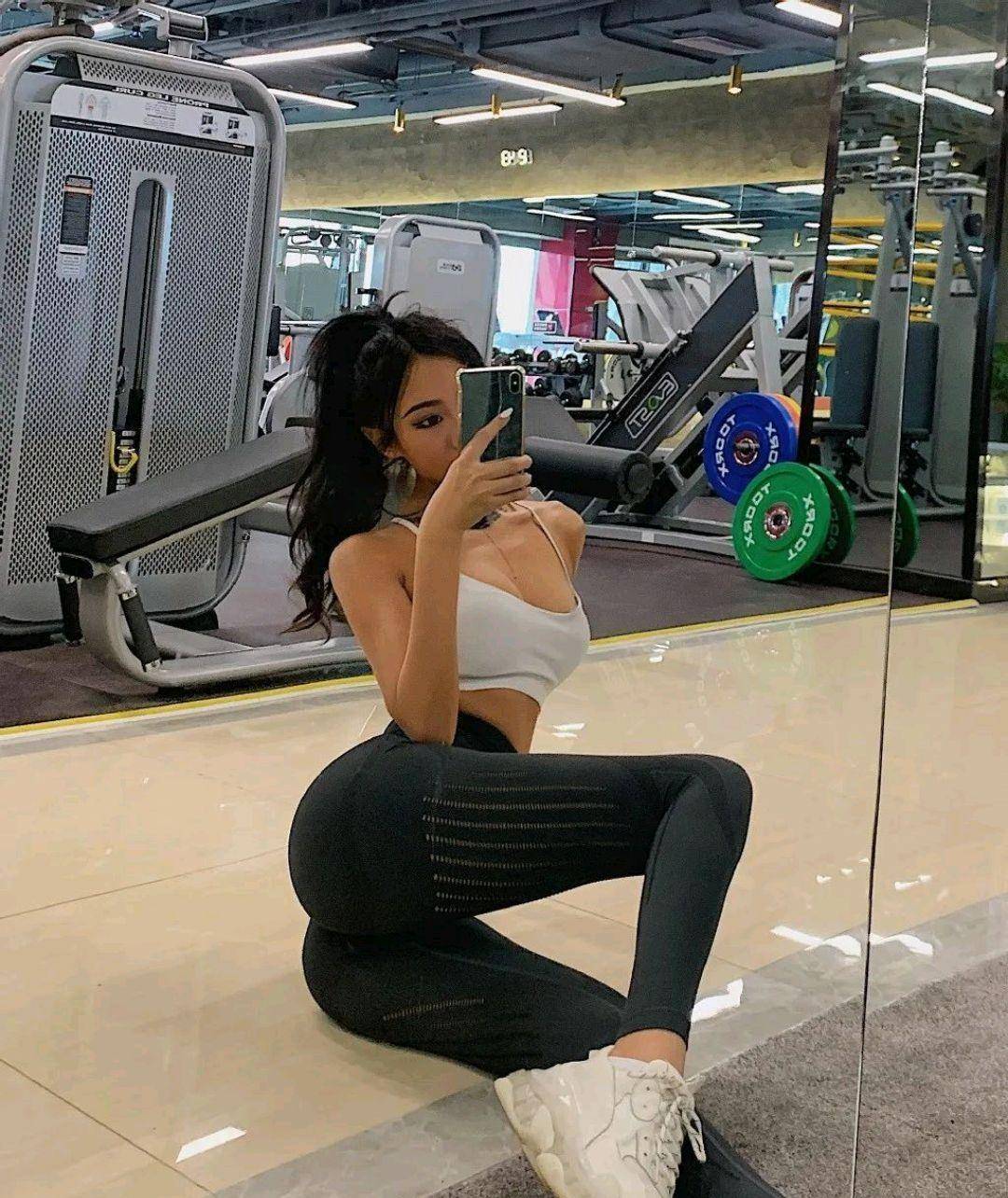 Hot girl phòng gym khiến ai cũng mê mẩn với thân hình chữ S gợi cảm